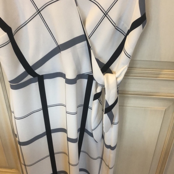 Knee length dress - Picture 4 of 5